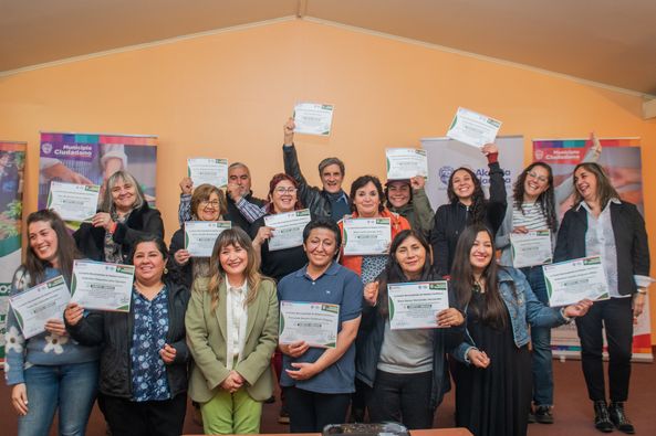 55 alumnas y alumnos de Escuela de Oficios de la Municipalidad de Natales fueron certificados tras cursar talleres  